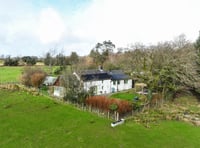 "Charming" cottage for sale has panoramic mountain views 