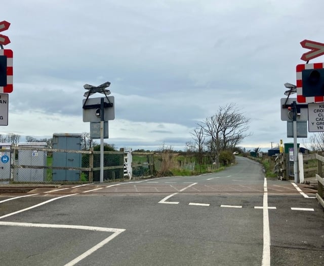 Level crossing safety plea to Gwynedd holidaymakers