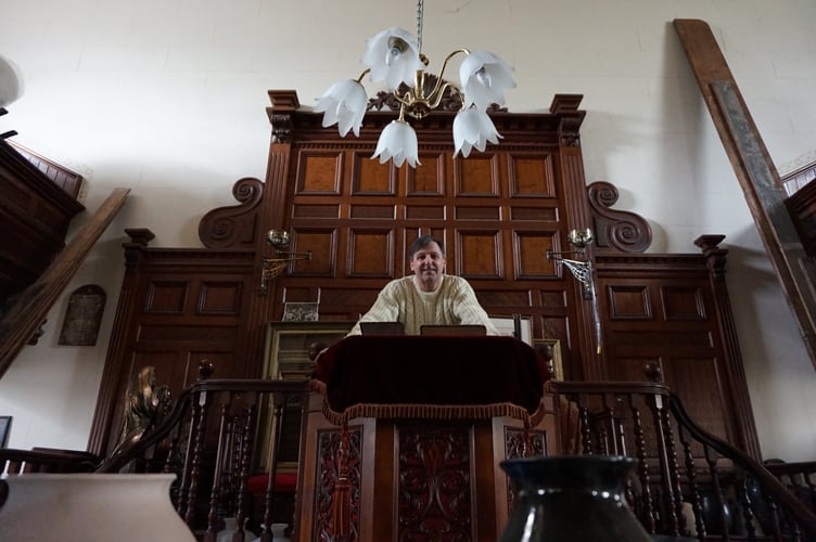 Capel Salem's preserved interior and Canadian pitch pine, with Wayne Colquhoun