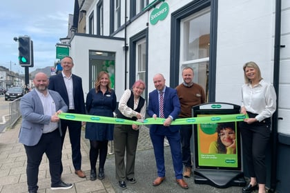 Specsavers invests more than £400,000 in new Porthmadog store
