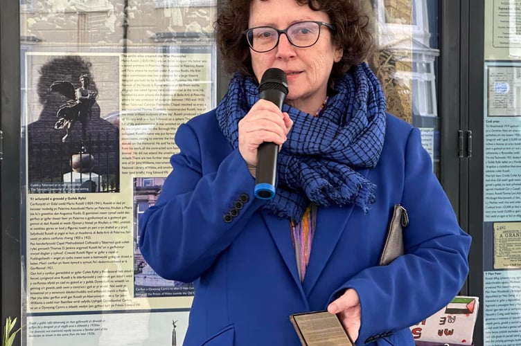 MS Elin Jones spoke at the bandstand event 