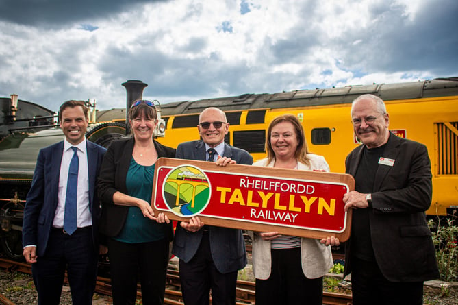 Ken Skates, Liz Porrett, David Ventry, Lorraine Simkiss and Lord Peter Hendy. Photo: Network Rail