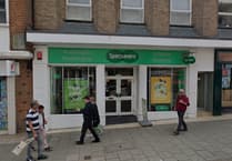 Aberystwyth Town Council objects to Specsavers' English only signs