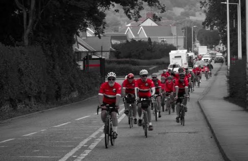 The cyclists approaching the lake at Bala. Photo: SSSART