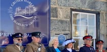 Harlech unveils blue plaque for war hero