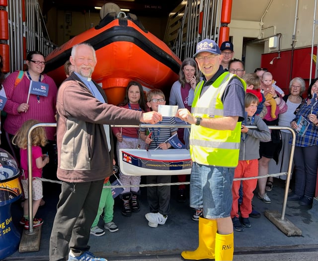 Church club members donate £70 to RNLI