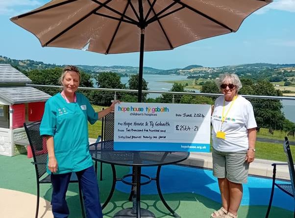 Anita Inman (right) presents the cheque at Ty Gobaith in Conwy