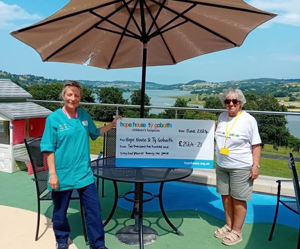 Anita Inman (right) presents the cheque at Ty Gobaith in Conwy