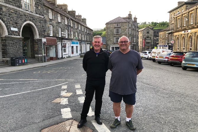 Cllr Ywain Myfyr (left) and Cllr Bob Gunton (right)