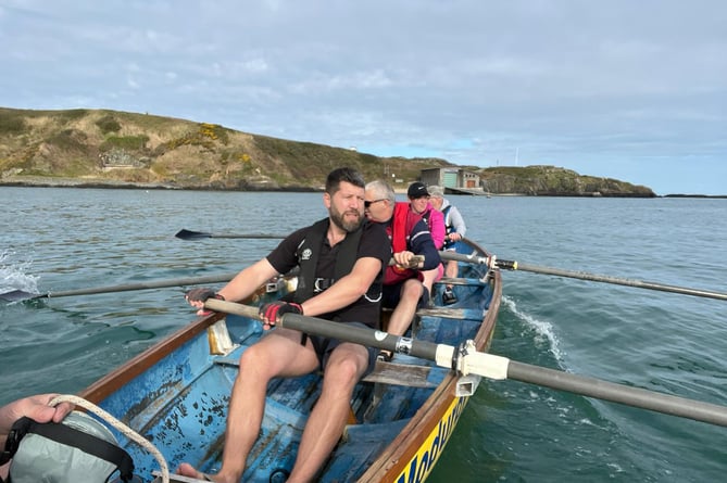 Porthdinllaen RNLI take on rowing challenge