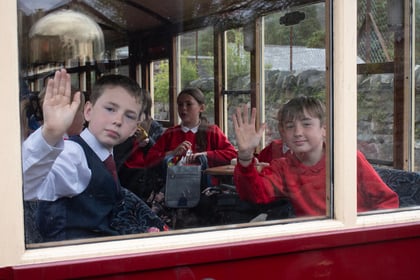 Ffestiniog Railway thanks school with train trip