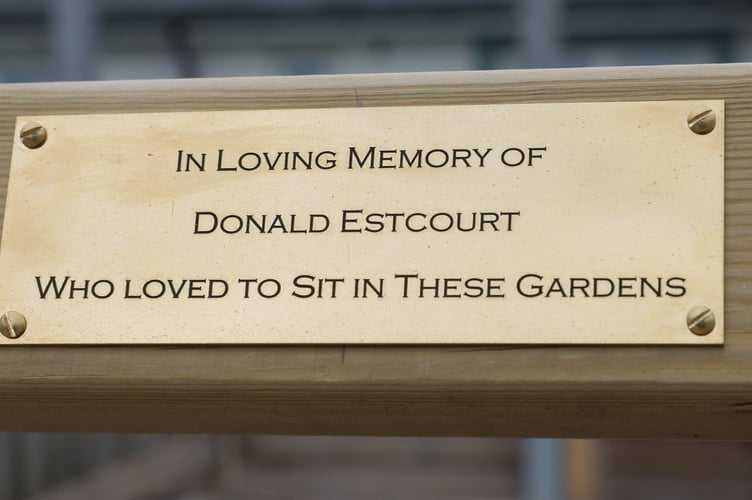 Pendine Park Care Homes
Bryn Seiont Newydd, Caernarfon
Bench in Memory of Donald Estcourt