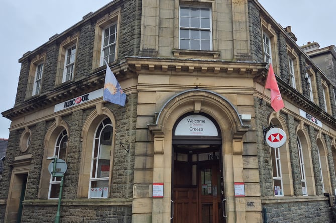 Dolgellau's HSBC will close temporarily