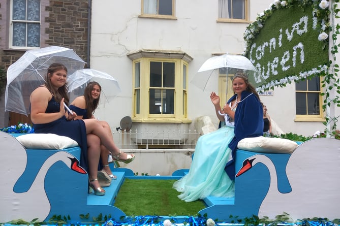 Borth Carnival Queen Grace Thomas and her attendants. Photo: Julie McNicholls Vale