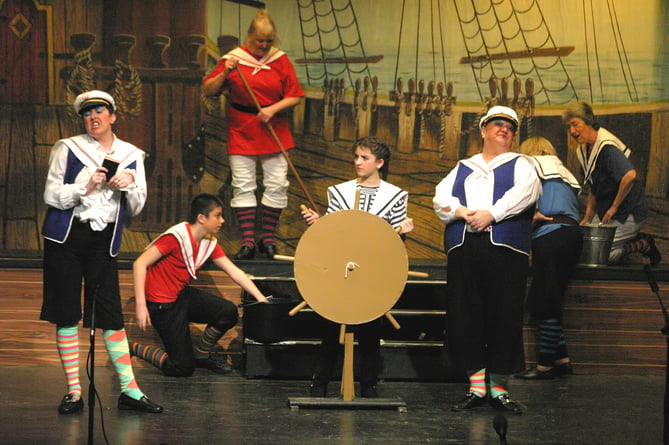 The Starlight Players' 2009 production of 'Robinson Crusoe'