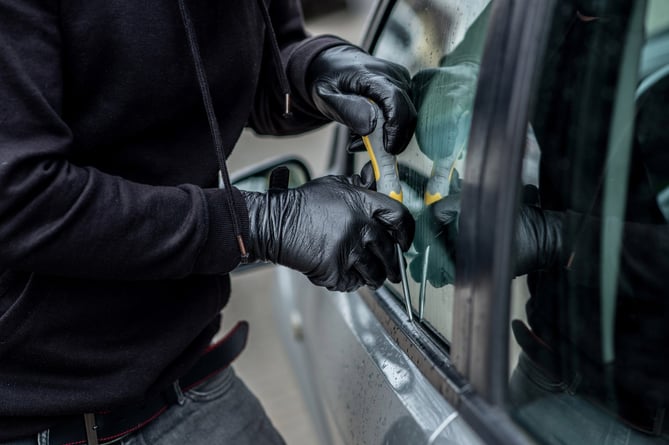 Police issue warning to car owners. Photo: NWP Gwynedd South