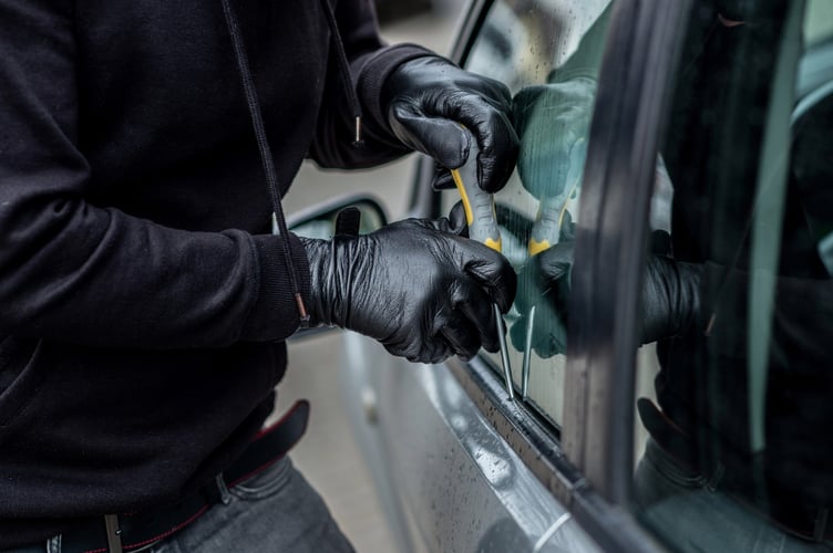 Police issue warning to car owners. Photo: NWP Gwynedd South