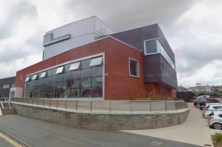 The Caernarfon Justice Centre on Llanberis Road is undergoing roof repairs. Photo: Google Map