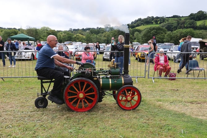 Dai Thomas from Llanfianghel ar Arth with his steam engine