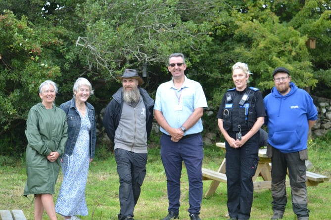 Liz Saville Roberts MP, Kathleen Aikman from Y Tir, Eurig Joniver from Keep Wales Tidy, North Wales Police and Crime Commissioner, Andy Dunbobbin, Local North Wales PCSO , Delyth, and William Hooban from Dyffryn Ardudwy a Thalybont Community Council