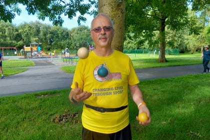 Penrhyncoch minister juggles around Aberystwyth Parkrun course