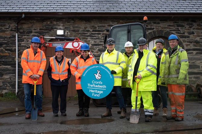 L-R: Paul Lewin (General Manager), Edwina Bell (Project Manager), James Kindred (Project Management Trainee), Staff from OBR Construction.