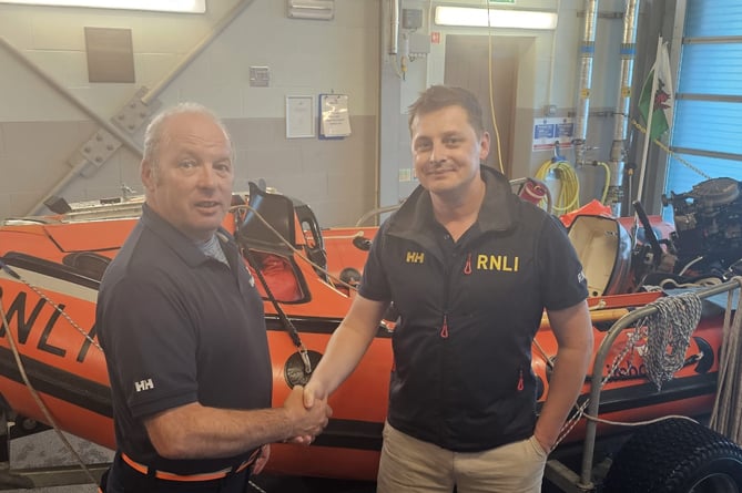 Anton Hook (right) Pwllheli RNLI D class inshore lifeboat helm with RNLI trainer/assessor Simon Bunting (left). Photo: Pwllhel RNLI