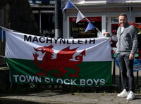 Cymru manager Craig Bellamy visits Machynlleth to honour Owain Glyndŵr