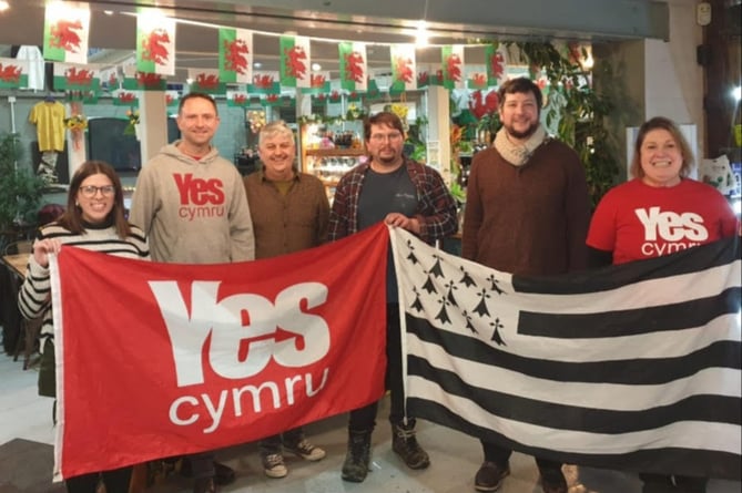 Some of the members of YesCymru Bro Ffestiniog