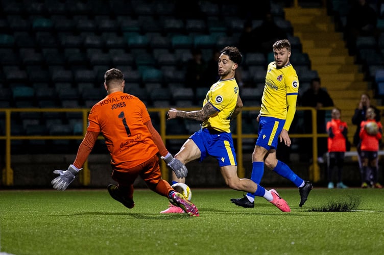 BARRY, WALES - 27TH SEPTEMBER 2024: 
Ollie Hulbert of Barry Town United in action.
Barry Town United v Aberystwyth Town in the JD Cymru Premier at Jenner Park on the 27th September 2024. (Pic by Lewis Mitchell/FAW)