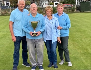 The Captain's winning team, Charles Martin, Colin Hopkins, Pauline Owen and Christine Palmer