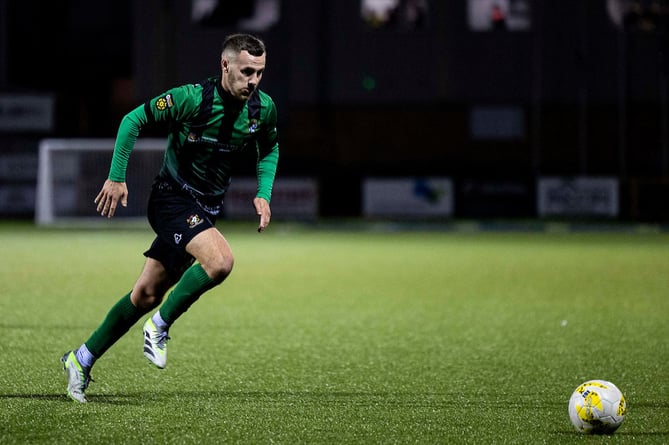 BARRY, WALES - 27TH SEPTEMBER 2024: 
Niall Flint of Aberystwyth in action.
Barry Town United v Aberystwyth Town in the JD Cymru Premier at Jenner Park on the 27th September 2024. (Pic by Lewis Mitchell/FAW)