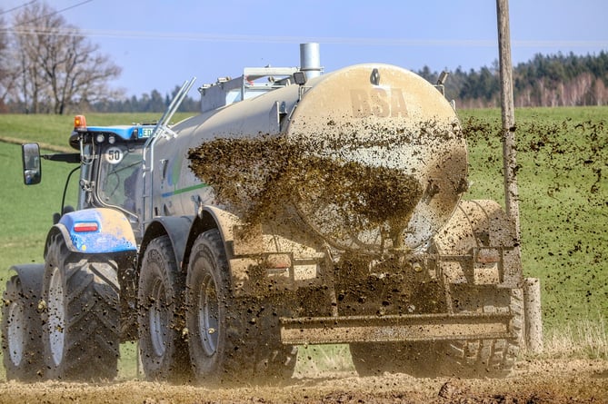 Slurry spreading muck