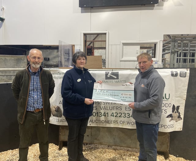 Dolgellau ram sale is scene of cheque presentation 