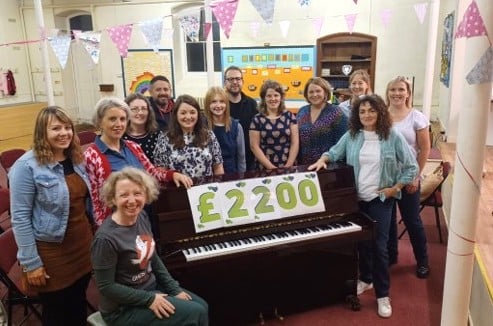 The choir raised funds for the Chemotherapy Day Unit as a member of the choir, Siân Axford, sadly lost her battle with breast cancer in 2021.