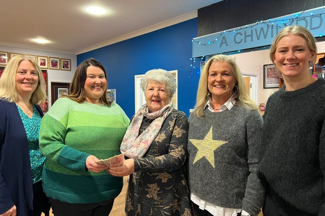 Vikki King, Rhian Davies, Elinor Powell and Jess Severs from Cyfeillion Bronglais League of Friends (CBLF) with concert organiser Megan Jones (centre). Photo: Julie McNicholls Vale