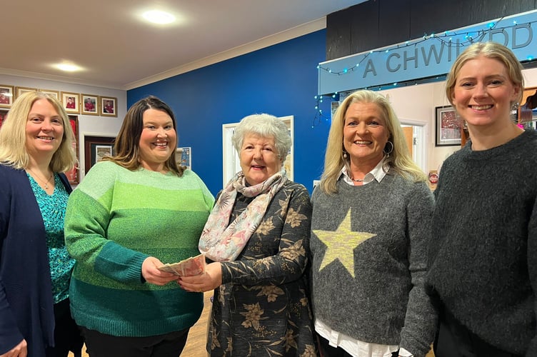 Vikki King, Rhian Davies, Elinor Powell and Jess Severs from Cyfeillion Bronglais League of Friends (CBLF) with concert organiser Megan Jones (centre). Photo: Julie McNicholls Vale