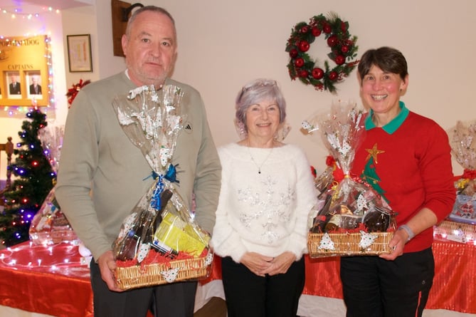 Porthmadog Golf Club held their popular Christmas cracker competitions last week