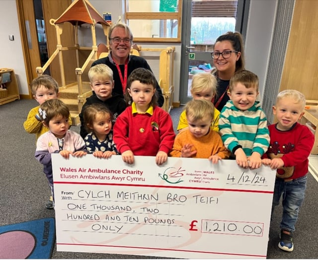 Ceredigion nursery spreads Christmas cheer with tractor run 