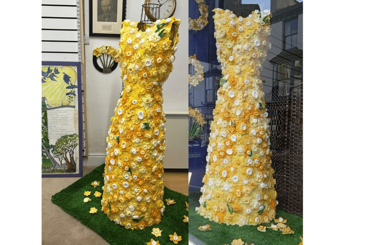 Gown of daffodils